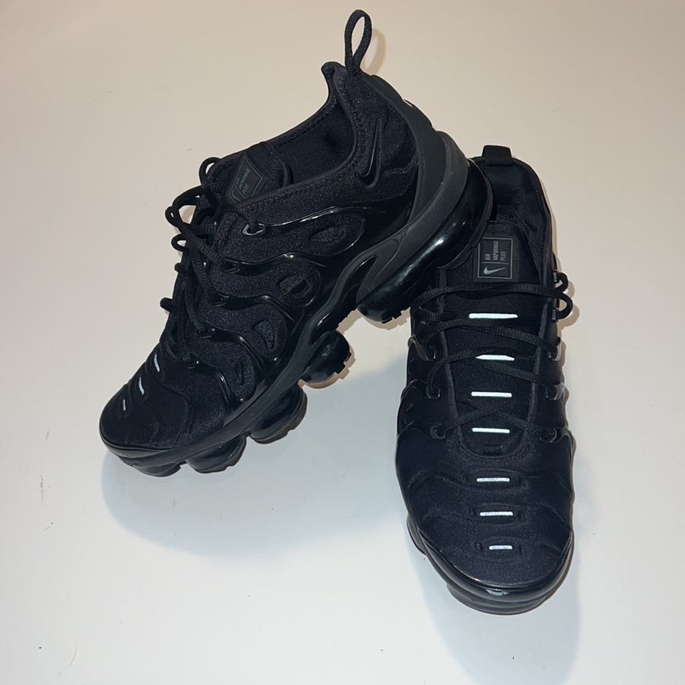 Nike Men’s Air VaporMax Plus in Triple Black, size 9.5